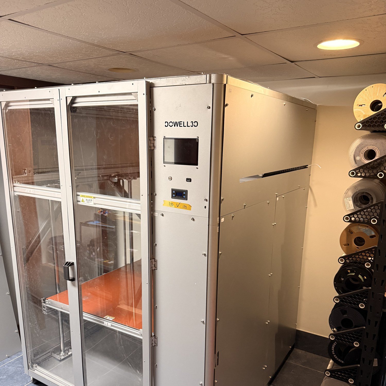 Large-format 3D printer running an oversized part