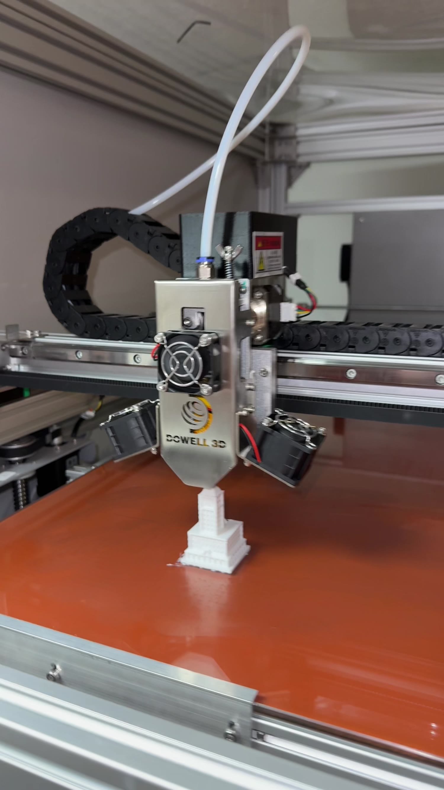 The print head laying down a wide perimeter