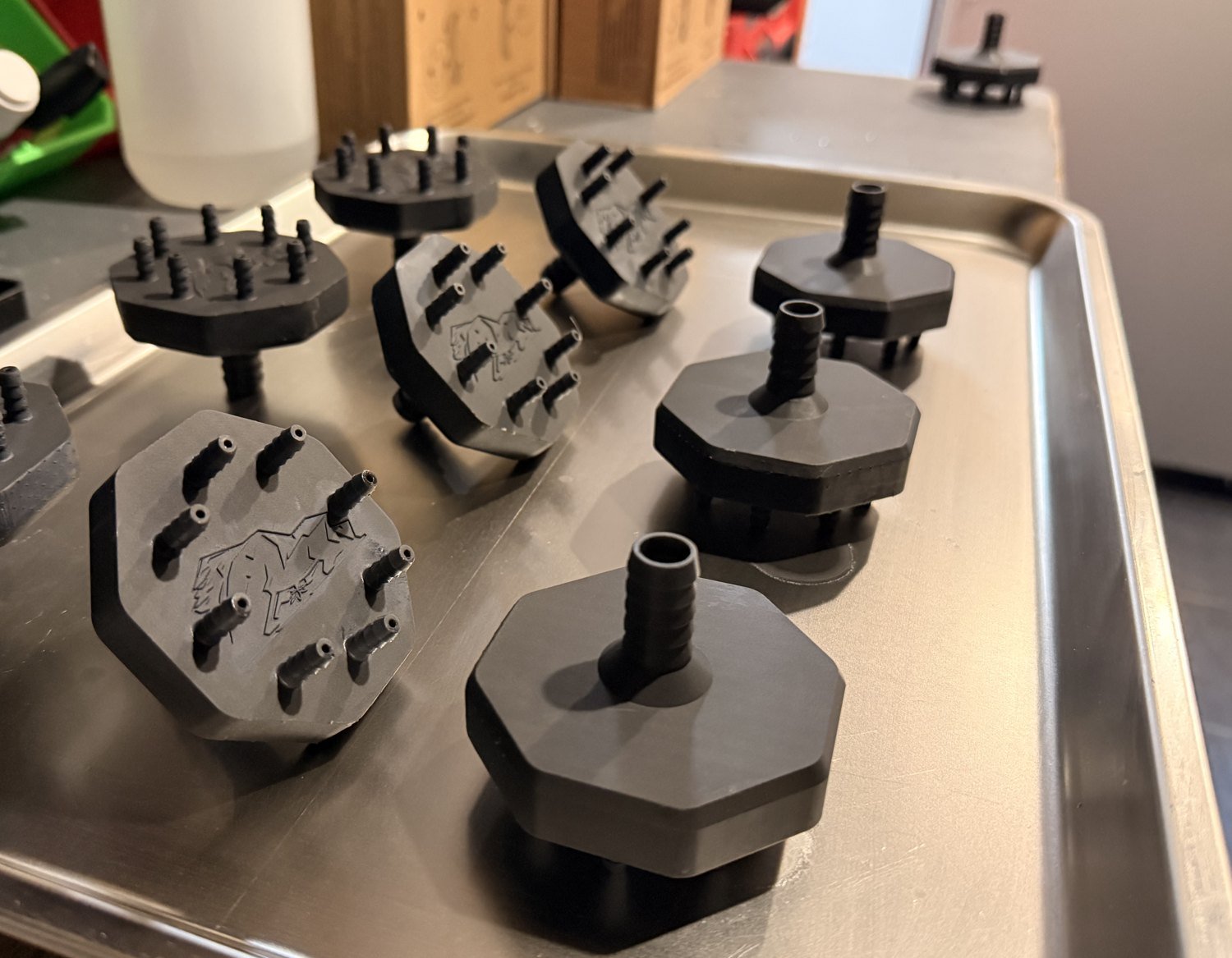 Custom hydroponic distribution manifolds